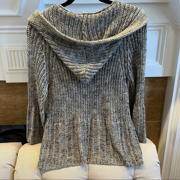 BCBG MaxAzria Green Hooded Pocketed 3/4 Sleeve Sweater - Picture 4 of 12